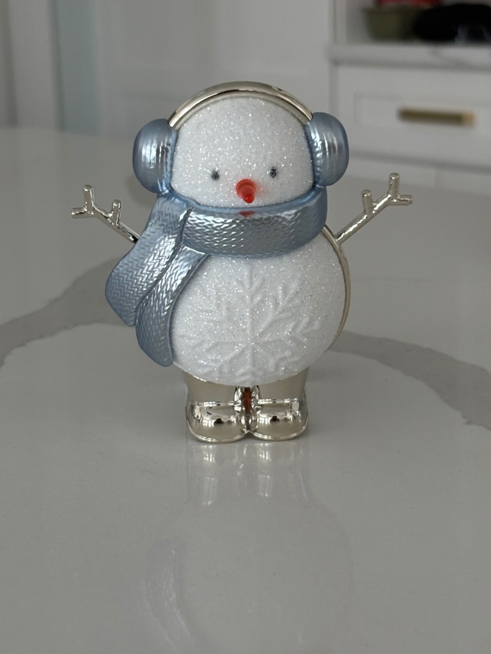 White Barn Wall Flower Diffuser Nightlight